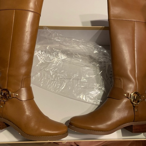 Michael kors boots - Picture 2 of 9